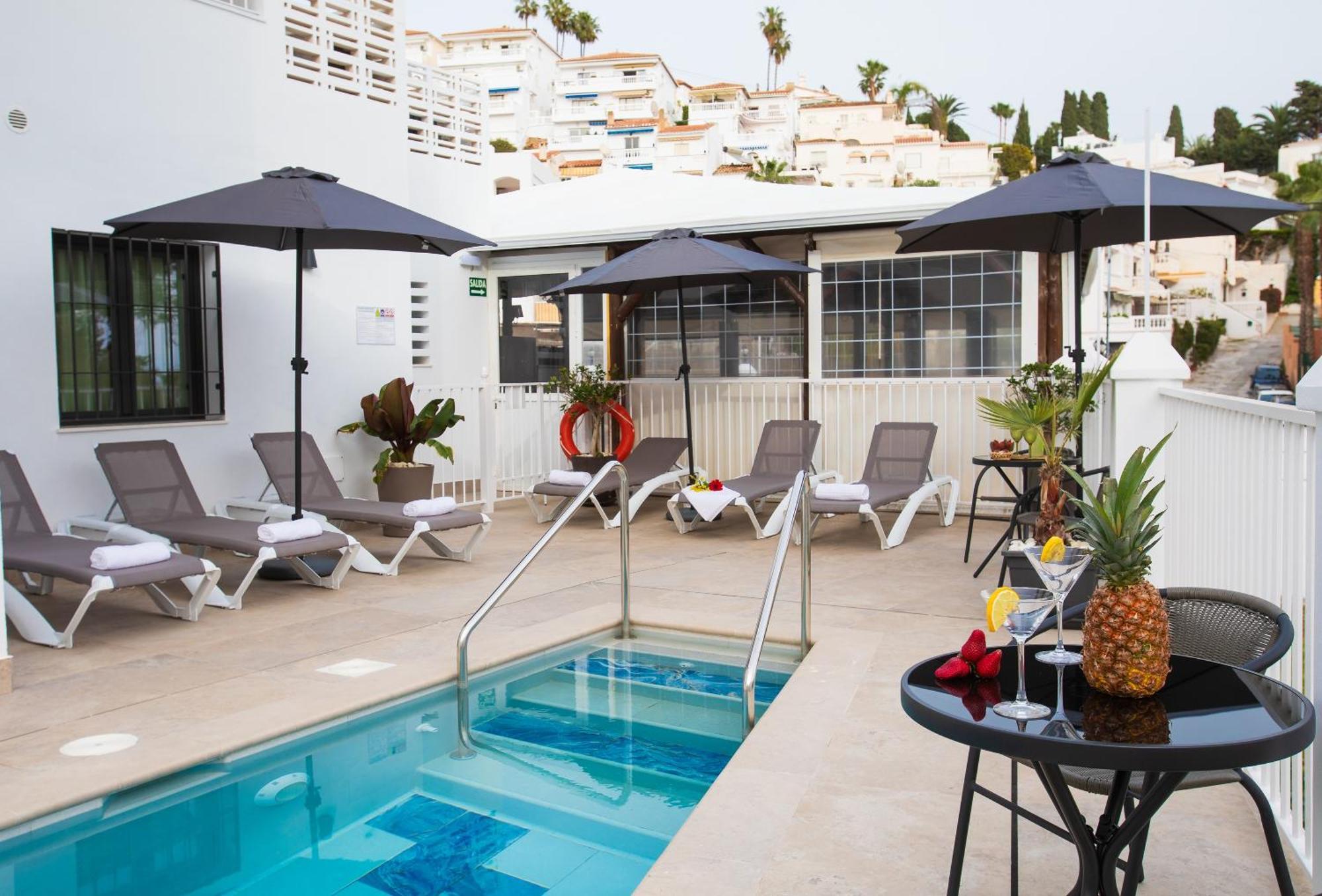 Boutique Rooms Playa Burriana Nerja Buitenkant foto