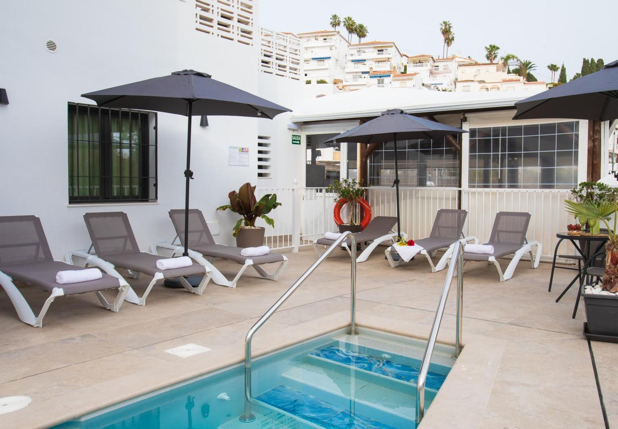 Boutique Rooms Playa Burriana Nerja Buitenkant foto