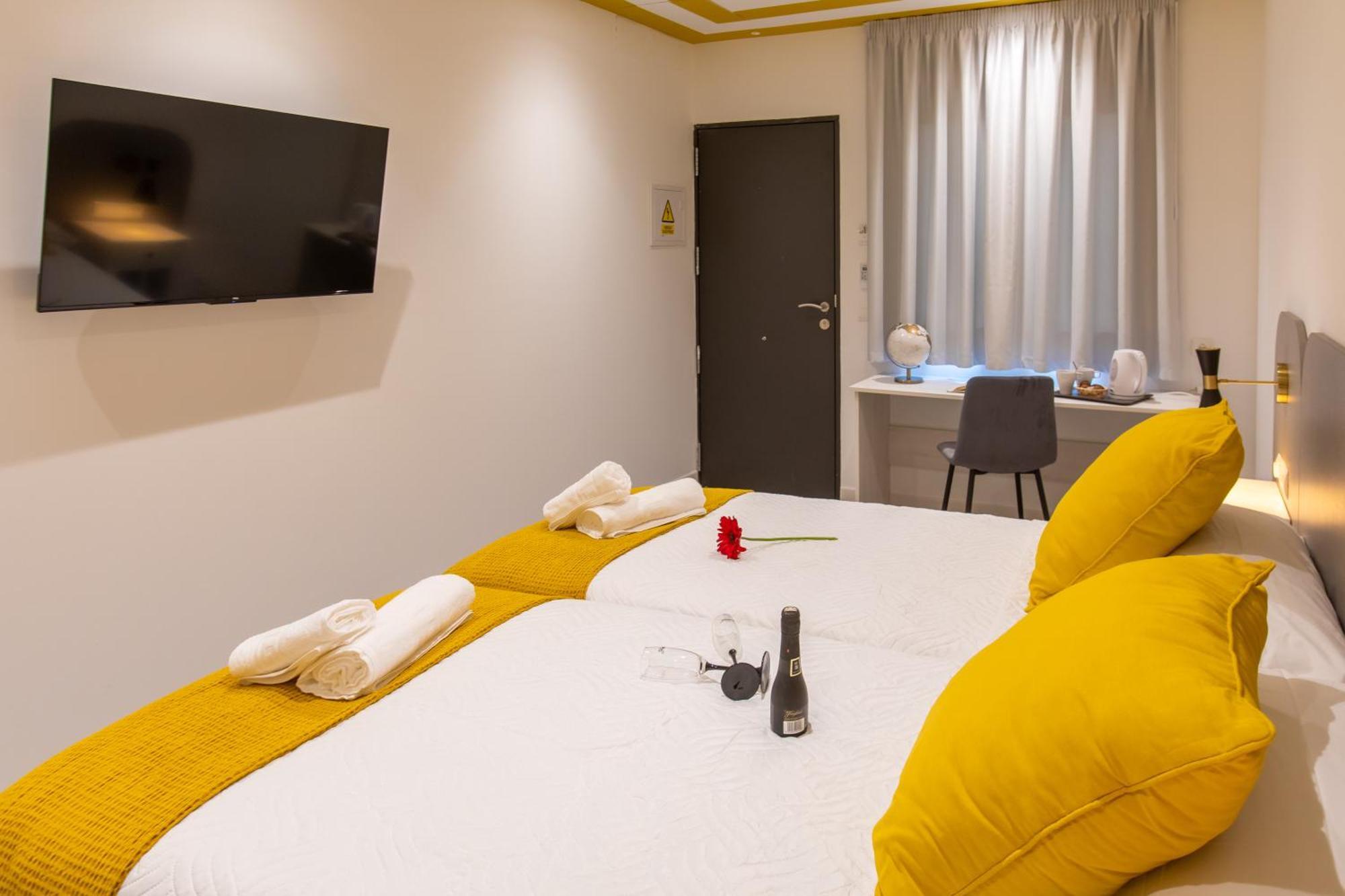 Boutique Rooms Playa Burriana Nerja Buitenkant foto